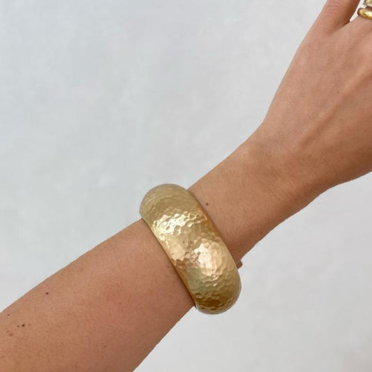 Bracelete Maxi Martelado Acetinado