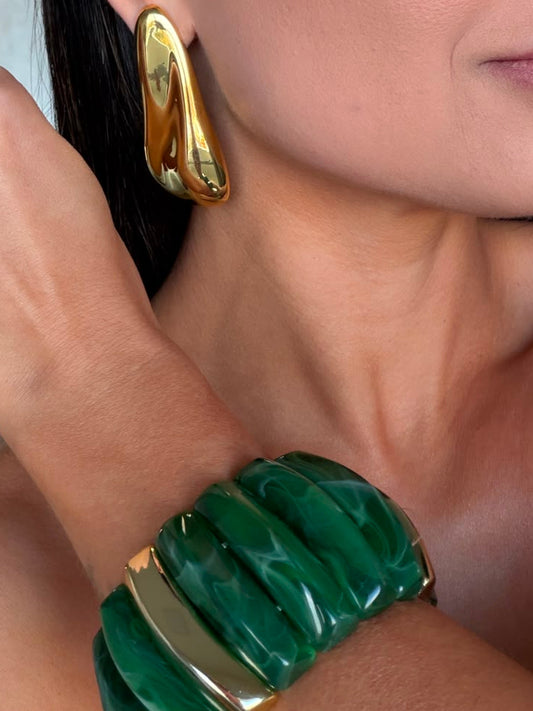 Conjunto Brinco Dourado e Bracelete Resinado Verde