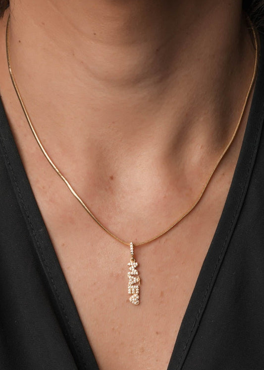 Colar Escrita Mãe Cravejado Dourado
