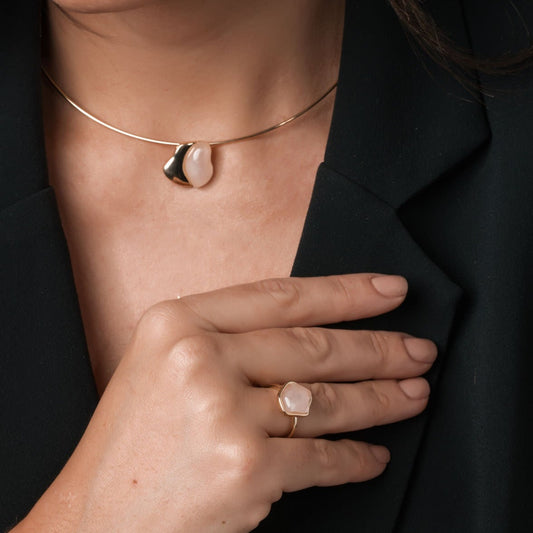 Anel Orgânico com Pedra Natural Dourado