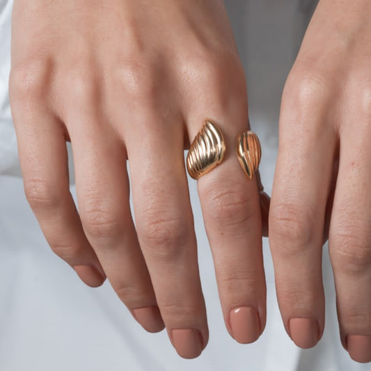 Anel Aberto com Detalhe Dourado