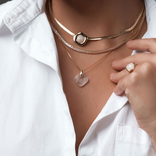 Colar Corrente Lisa Pingente Pedra Natural Triangular Dourado