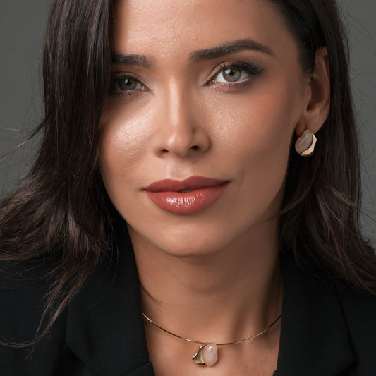 Brinco Detalhe Orgânico Pedra Natural Dourado