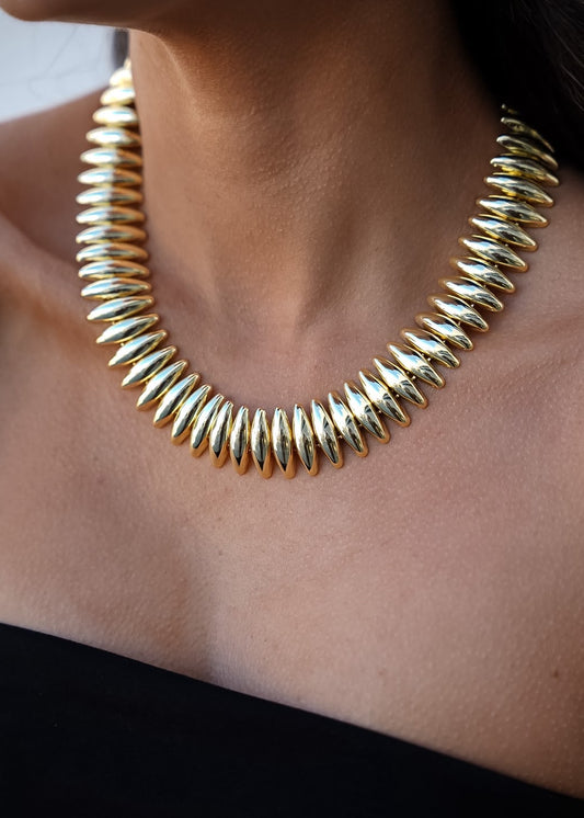 Colar Dourado Orgânico