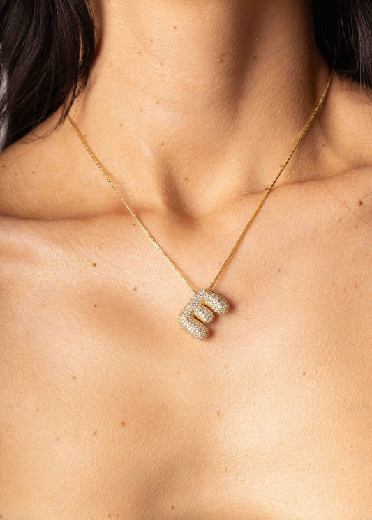 Colar Letra Bubble Cravejado Dourado