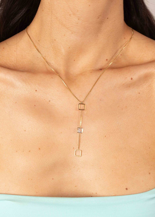 Colar Dourado Quadrado com Zircônia