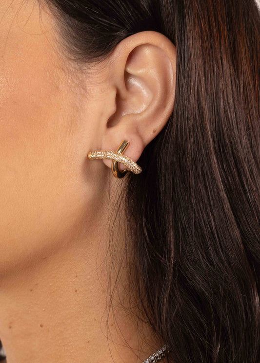 Brinco Entrelaçado Liso e Cravejado Dourado