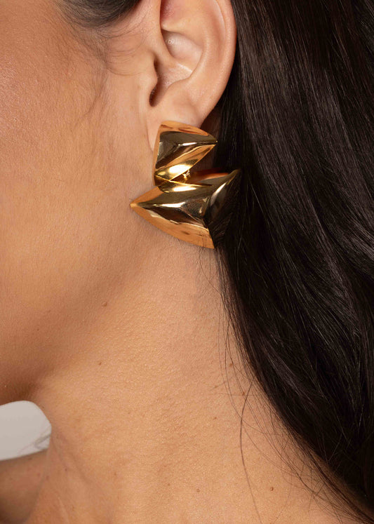 Brinco Dourado Esculpido