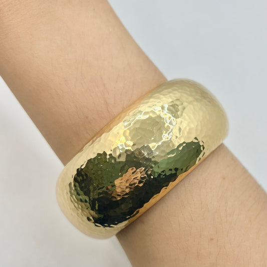 Pulseira Bracelete Grosso Detalhe Martelado Dourado