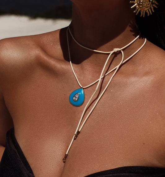 Colar Cordão com Pingente de Gota Turquesa com Detalhe de Cristal