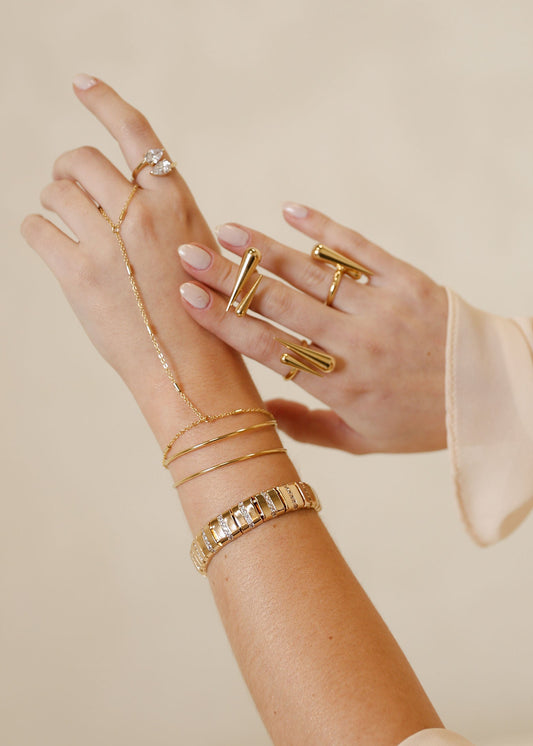 Pulseira Dourada com Corrente de Dedo