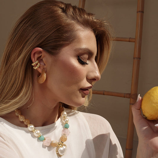 Colar de Pedras Naturais com Pingente de Coração Madrepérola