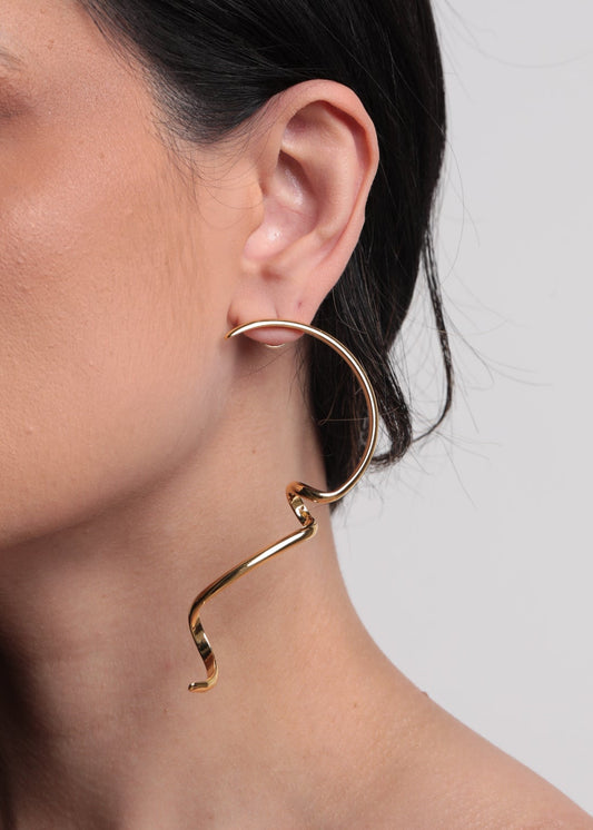 Brinco Escultural Dourado