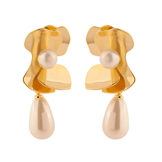 Brinco Flor Pétala Lisa com Pérola Gota Dourado Nat Mosca