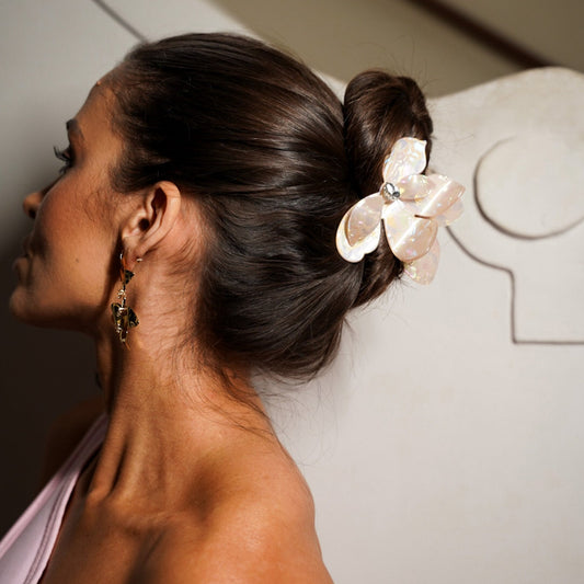 Piranha de Cabelo Maxi Flor Furta-Cor Branco/Lavanda