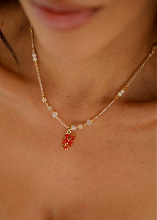 Colar com Miçangas, Pérolas e Pingente de Lagosta