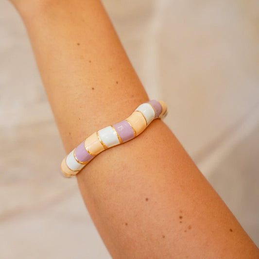 Pulseira Bracelete Ondas com Detalhes Coloridos Dourado