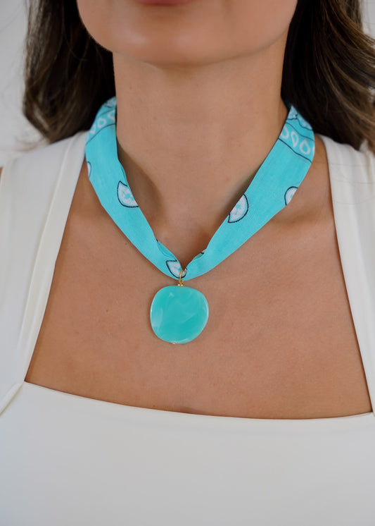Colar Bandana Turquesa com Pingente