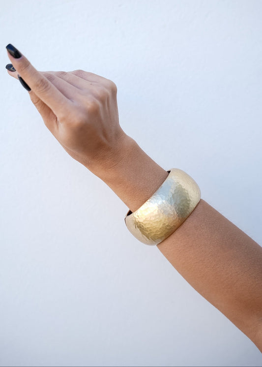 Bracelete Martelado Dourado