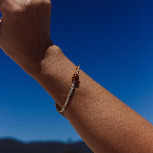 Pulseira Dourada Cravejada com Pedra Marrom