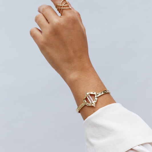 Pulseira Bracelete Martelado com Pedra Natural Dourado