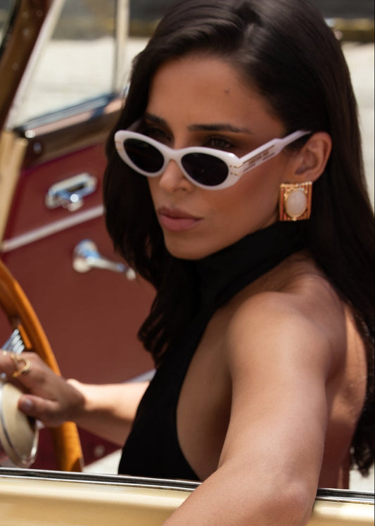 Brinco Dourado Retangular com Pedra Oval