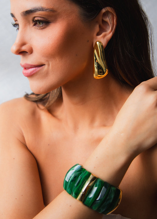 Conjunto Brinco Dourado e Bracelete Resinado Verde