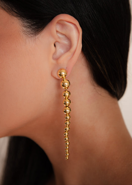 Brinco Longo Esferas Dourado