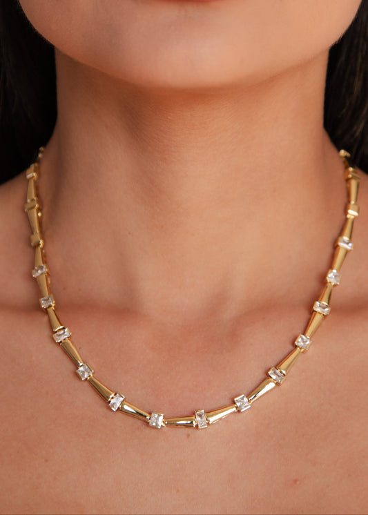 Colar Geométrico Cristais Dourado