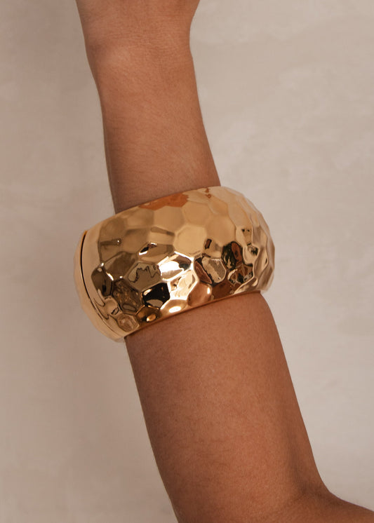 Bracelete Dourado Martelado