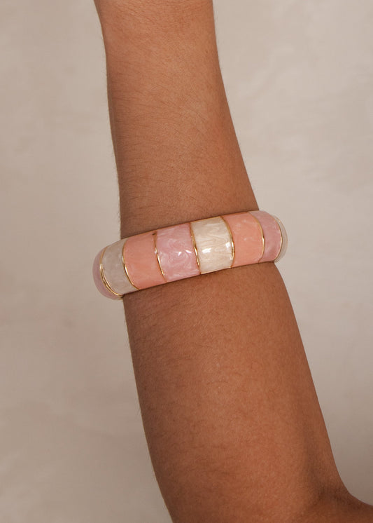 Bracelete Rosa e Off White com Detalhes Dourados