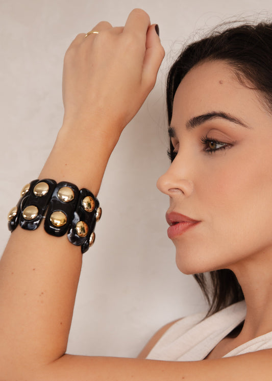 Bracelete Resinado Preto com Esferas Douradas