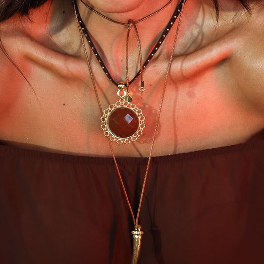 Colar Cordão com Maxi pingente Redondo Cristal Marrom Dourado