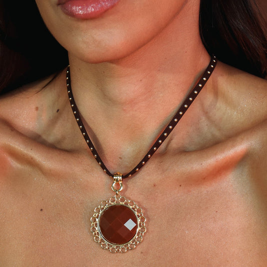Colar Cordão com Maxi pingente Redondo Cristal Marrom Dourado