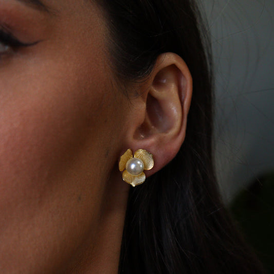 Brinco Flor de Pérola com Base Removível Dourado