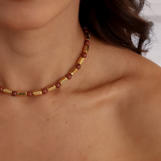 Colar Esferas Coloridas e Canutilhos Dourado