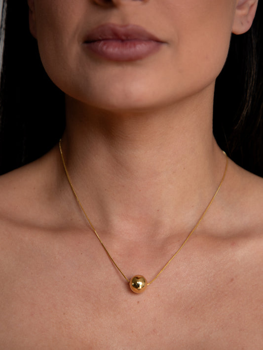 Colar Dourado com Esfera