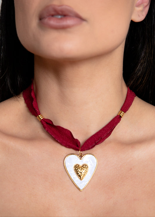 Colar Longo Vermelho com Pingente Coração