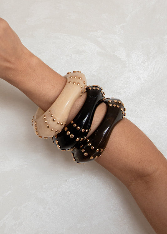Bracelete de Resina com Aplicações Douradas