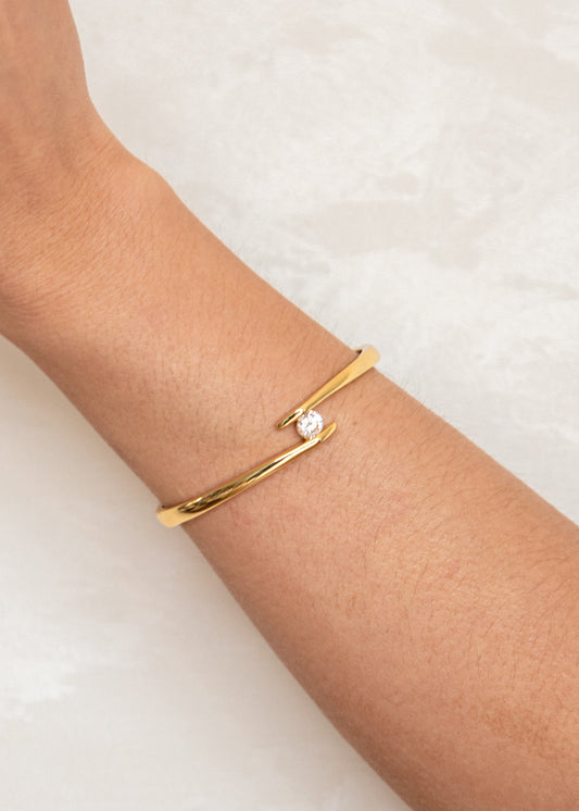 Bracelete Dourado com Ponto de Luz em Aço Inoxidável