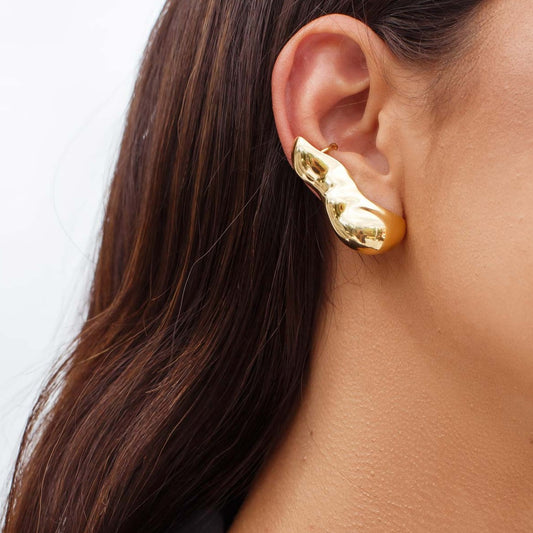 Brinco Ear Cuff Orgânico Martelado Dourado