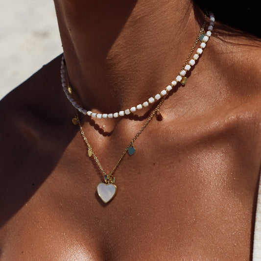 Colar Duplo de Missangas e Colar de Pingente de Coração