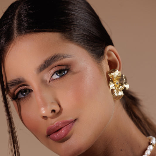 Brinco Flor Vazada com Cristal Dourado