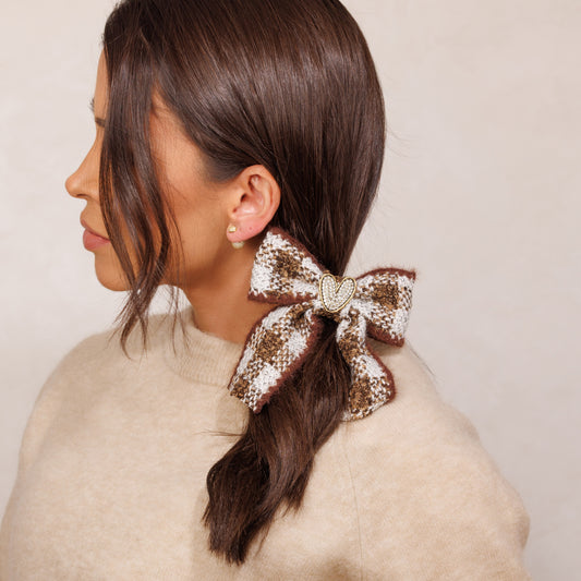 Laço de Cabelo Tweed com Coração Cravejado