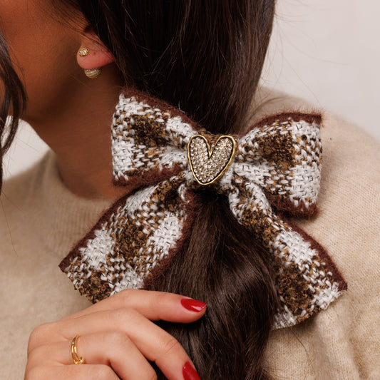 Laço de Cabelo Tweed com Coração Cravejado