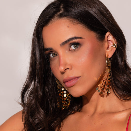 Brinco Argola Vazada com Franjas Medalhinhas Dourado