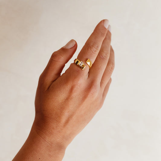 Anel Com Abertura Liso Dourado Pedra Cristal