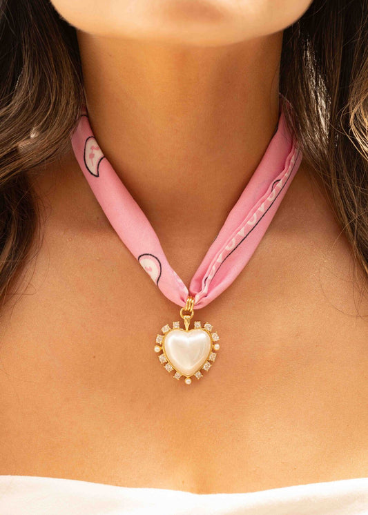 Colar Bandana com Pingente de Coração