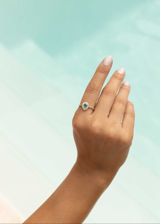 Anel Gota Verde em Prata 925 com Zircônias