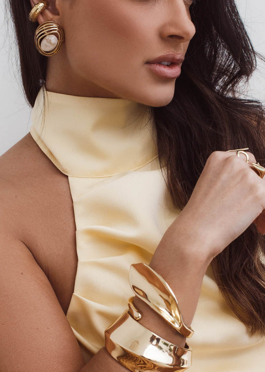 Brinco Dourado com Resina